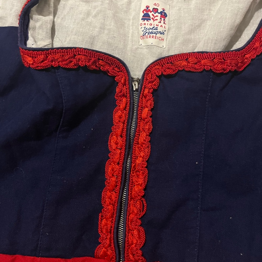Vintage dirndl/ Snow White Halloween costume OOAK - Picture 3 of 3